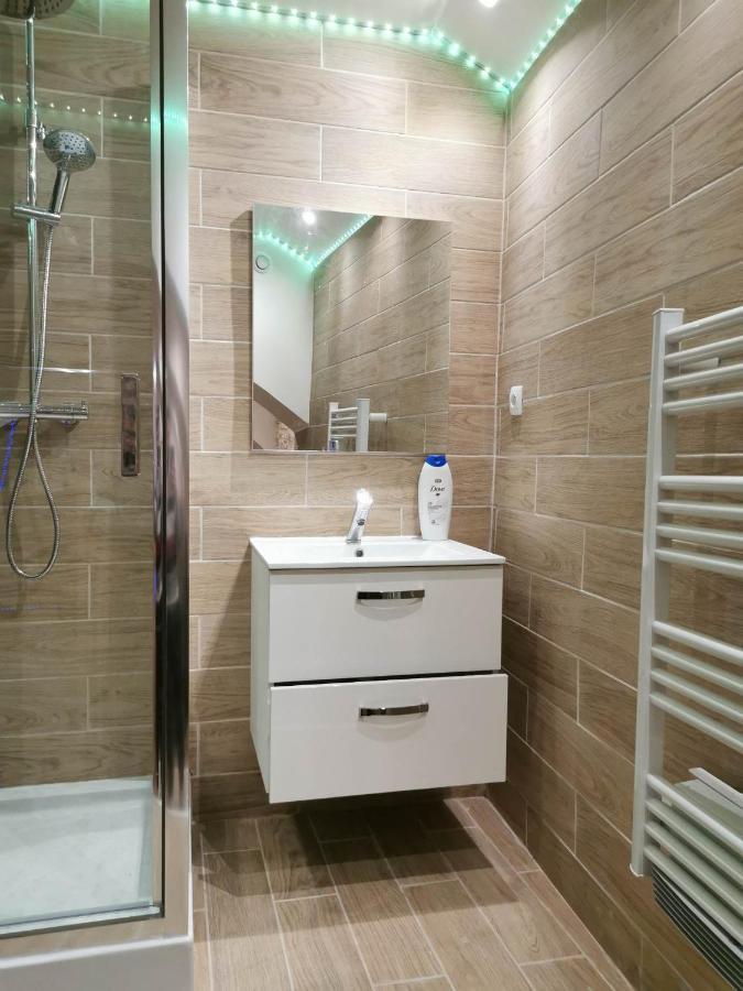 Le Spa De La Cathedrale - Jacuzzi - Sauna - Champagne - Netflix - Wifi Троа Екстериор снимка