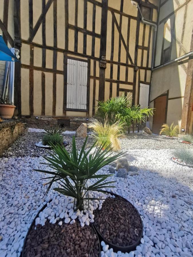 Le Spa De La Cathedrale - Jacuzzi - Sauna - Champagne - Netflix - Wifi Троа Екстериор снимка